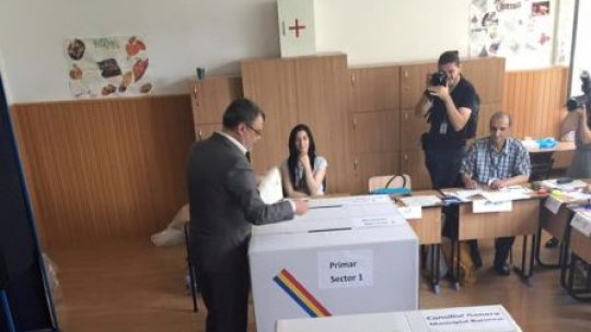 AUDIO Tăriceanu şi Daniel Barbu, apel către cetăţeni să meargă la vot