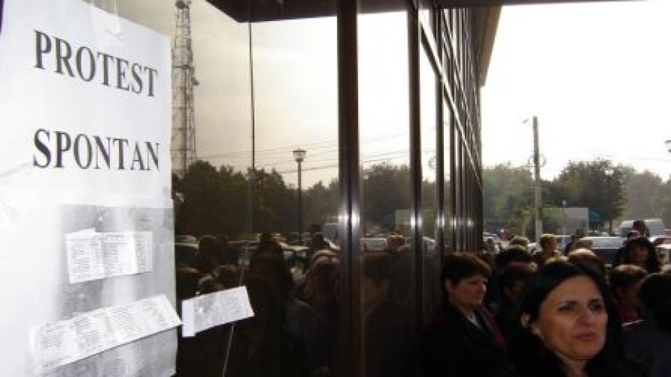 Discuţii între oficiali ai Ministerului Finanţelor şi protestatari