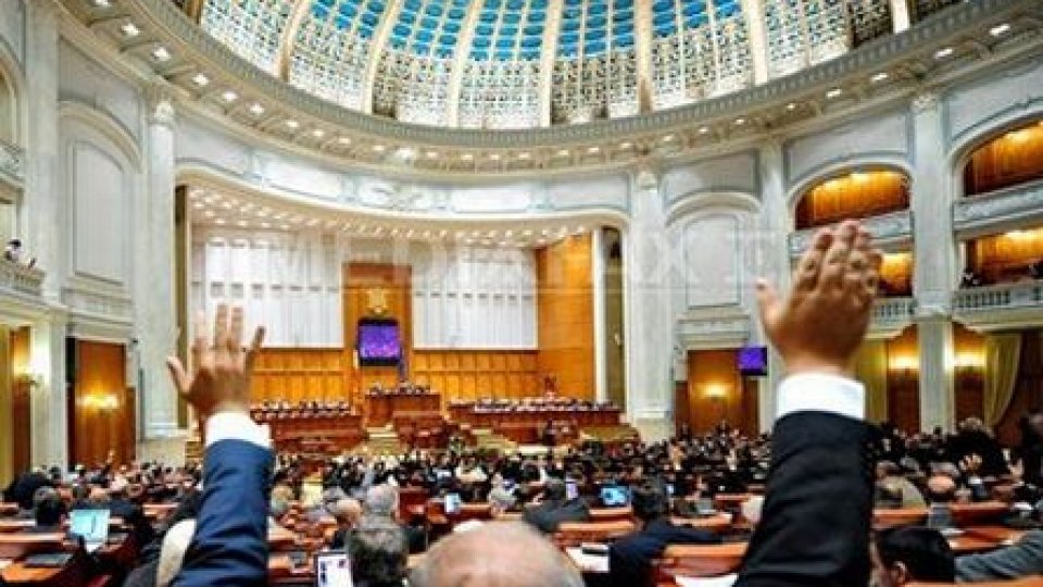 Moţiunea de cenzură, prezentată în  Parlament 