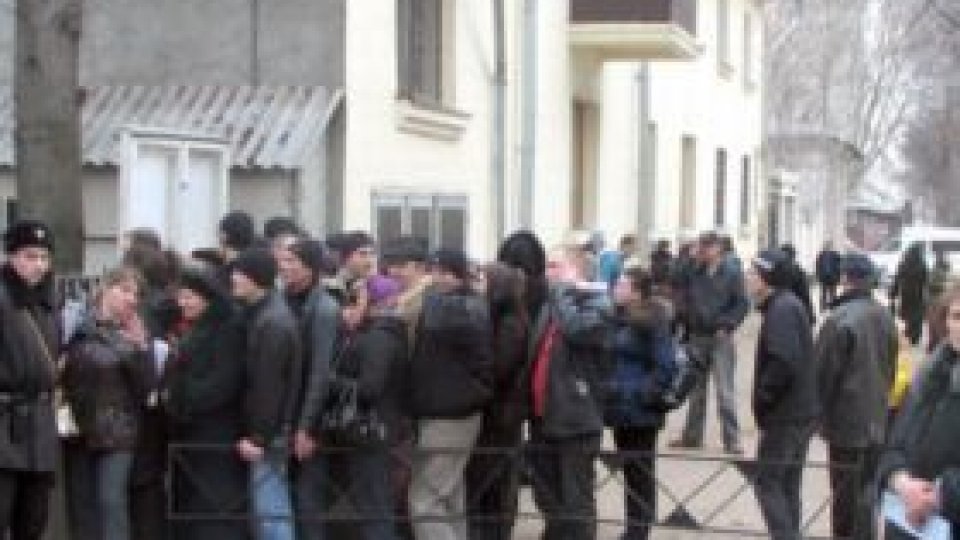 Comisia Europeană sprijină  eliminarea vizelor pentru moldoveni