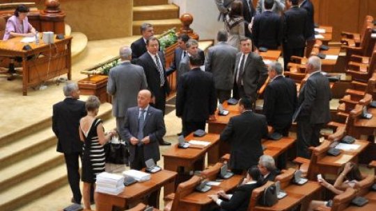 Asumarea răspunderii pe Legea educaţiei, motiv de scandal în Parlament
