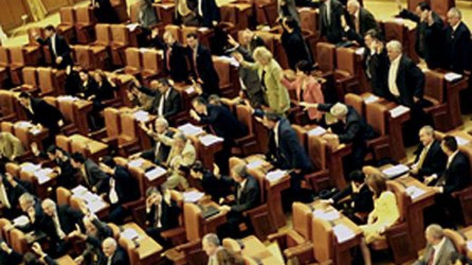 Opoziţia prezintă Parlamentului a doua moţiune de cenzură 