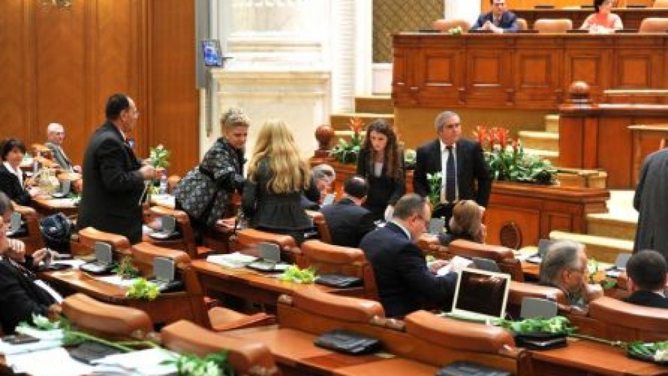 Parlamentarii continuă dezbaterile pe  Legea bugetului