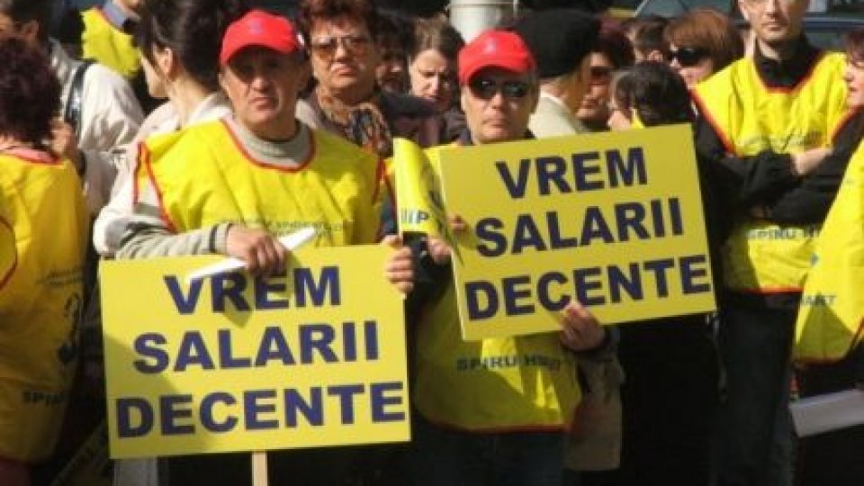 Funcţionarii publici ameninţă cu greva generală 