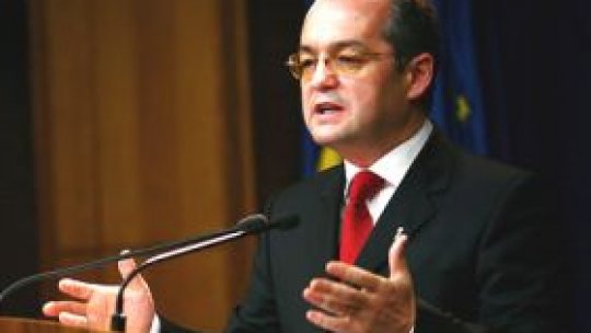 Premierul Emil Boc cere demnitarilor să participe la fondul de solidaritate 