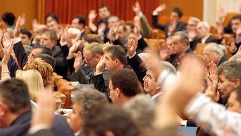 Mobilizare maximă pentru moţiunea de cenzură