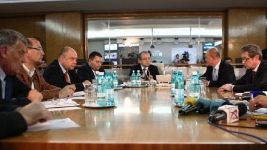 Premierul Emil Boc: Priorităţile noastre sunt oamenii şi viaţa lor