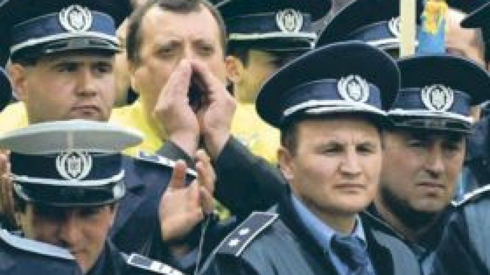 Poliştii vor munci cu 25% mai puţin