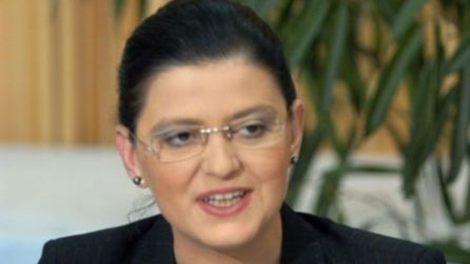 Noii miniştri îşi iau în primire funcţiile