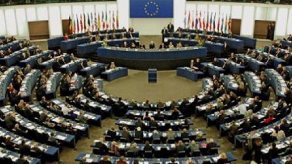 Eurodeputaţii români recomandă prudenţă în problema adopţiilor internaţionale 