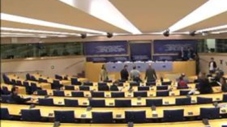 Petiţiile jurnaliştilor români împotriva Strategiei Nationale de Aparare se redeschid