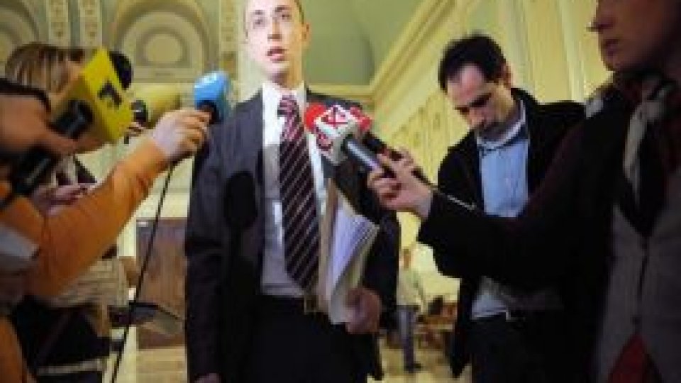 "Magistraţii care nu au fost contestaţi îşi continuă activitatea"