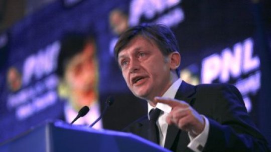 Crin Antonescu solicită explicații publice din partea președintelui Băsescu