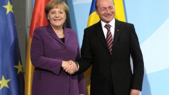 Traian Băsescu: Ne menţinem obiectivul de a intra în zona euro, în 2015