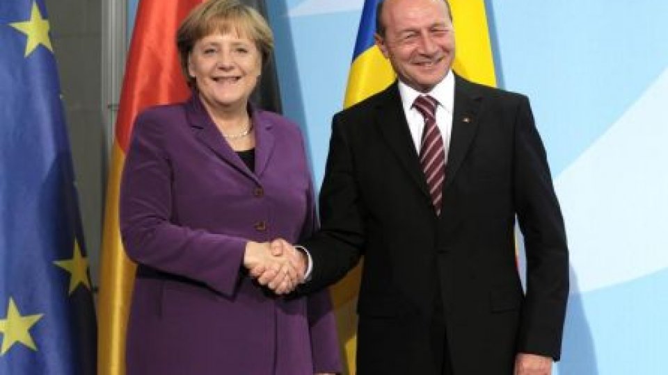 Traian Băsescu: Ne menţinem obiectivul de a intra în zona euro, în 2015