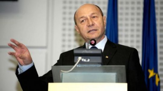 Traian Băsescu " îi urechează" pe judecători 