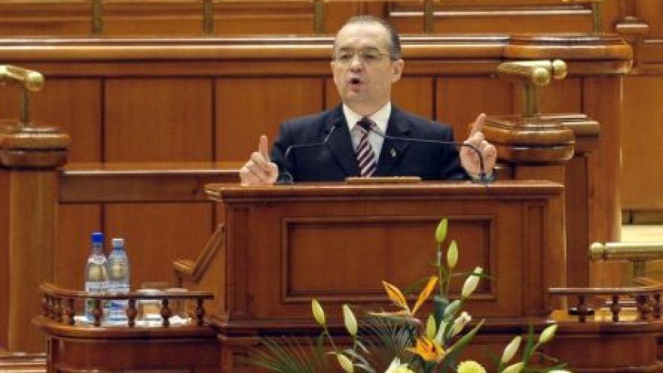 Guvernul îşi angajează  răspunderea pe comasarea alegerilor 