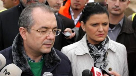 Emil Boc şi Anca Boagiu au inaugurat un tronson al  autostrăzii  Timişoara-Arad 