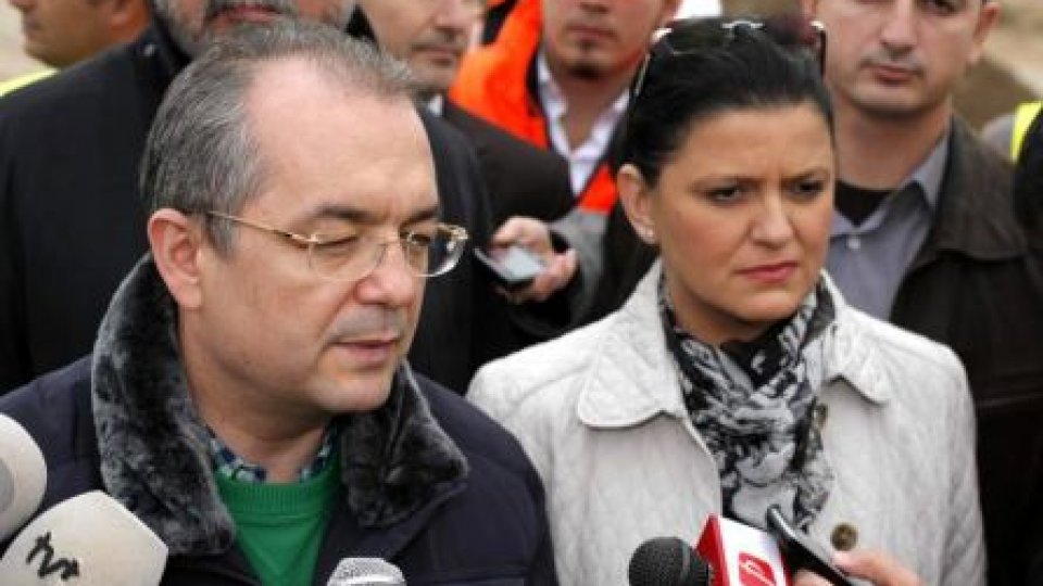 Emil Boc şi Anca Boagiu au inaugurat un tronson al autostrăzii Timişoara-Arad