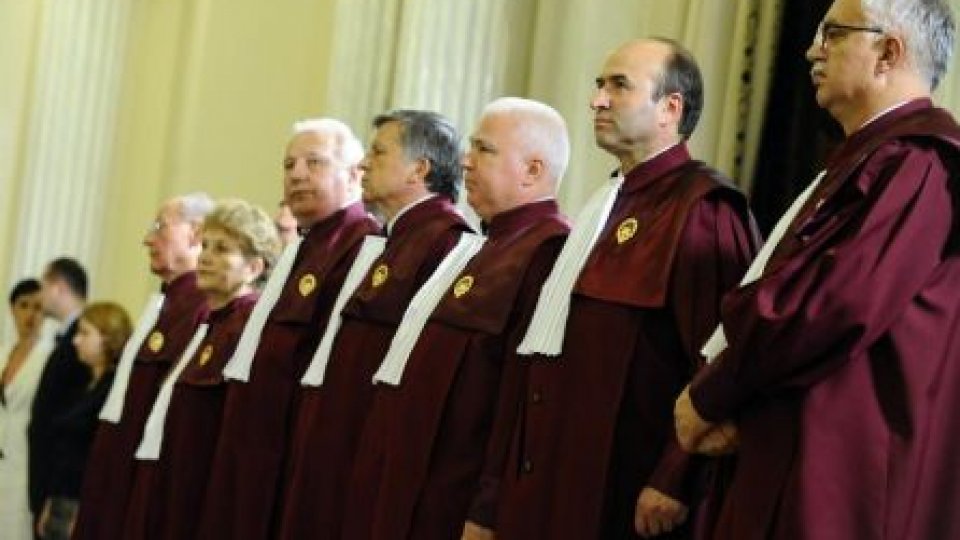 UPDATE Curtea Constituţională a respins sesizarea USL  privind îngheţarea salariilor 