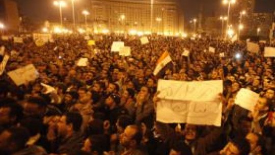 UPDATE Românii, sfătuiţi să evite Egiptul afectat de revolte 