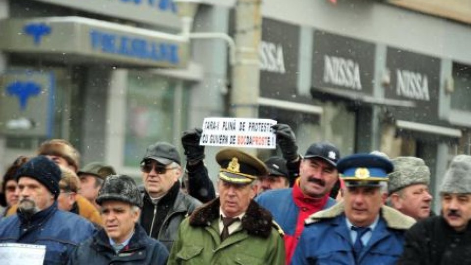 Cadrele militare pregătesc noi proteste faţă de Cod al Muncii