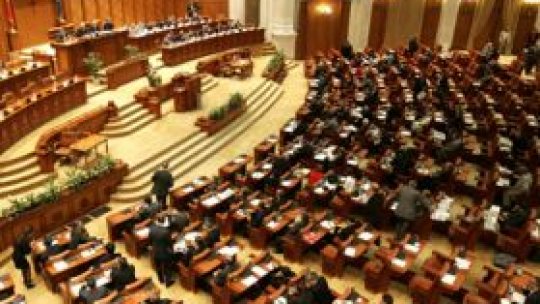 Dezbateri pe tema moţiunii de cenzură pe Codul Muncii