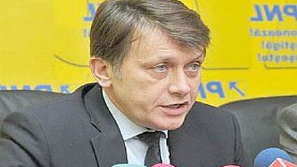 Crin Antonescu:  Guvernul este preocupat de contracararea USL şi nu de problemele României