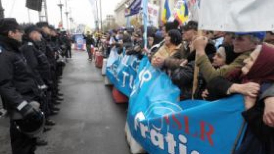 Sindicaliştii din Olt protestează faţă de proiectul noului Cod al Muncii