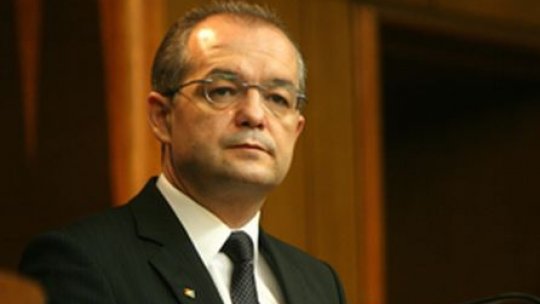 Emil Boc susţine că România este aproape de ieşirea din recesiune