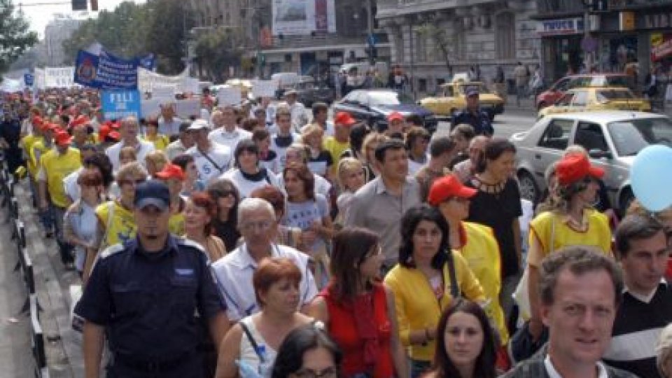 Sindicaliştii din educaţie  refuză amânarea  şi eşalonarea  plăţilor