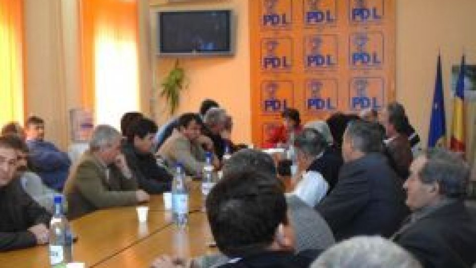 Primarii din Scorniceşti şi Potcoava s-au transformat din liberali în democrat-liberali
