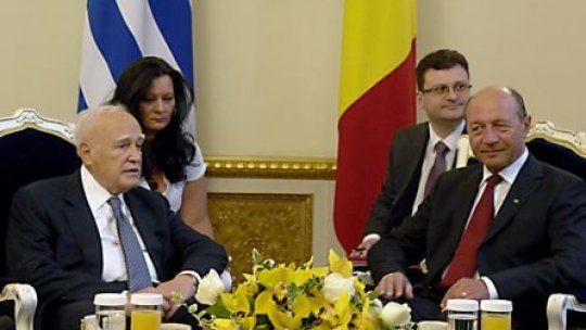 Preşedintele Greciei, Karolos Papoulias, în vizită oficială la Bucureşti