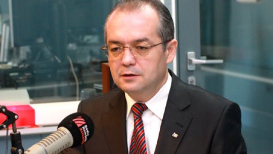 LIVE TEXT Premierul Emil Boc, la Radio România Actualităţi