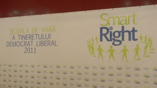 La Şcoala de Vară a tineretului PDL"se poartă" verdele-albastru, pe fond alb