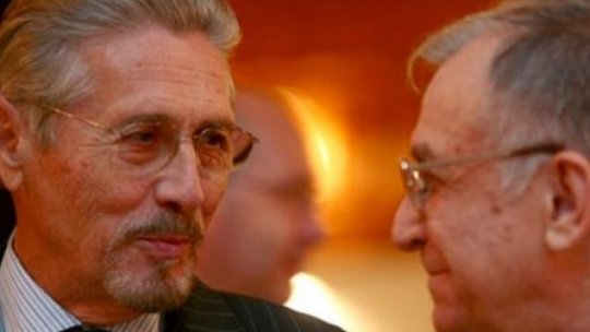 Ion Iliescu şi Emil Constantinescu au primit Emblema de Onoare a Armatei Române