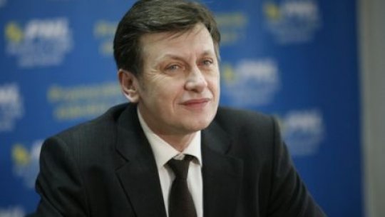 Crin Antonescu se întoarce "la prima dragoste" prin candidatura la Teleorman