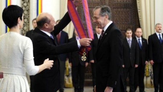 Mark Gitenstein, decorat de preşedintele Traian Băsescu