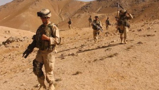 Ministrul Apărării, în mijlocul soldaţilor români din Afganistan