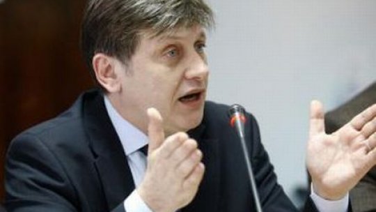 Crin Antonescu: Se impun modificări în funcţionarea Parlamentului
