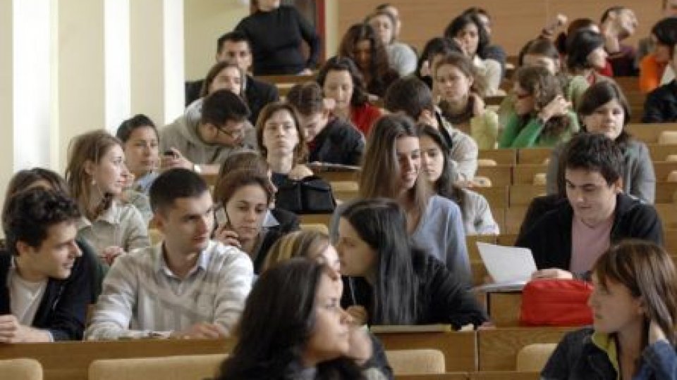 Studenţii au liber pe 10 decembrie, pentru a putea vota