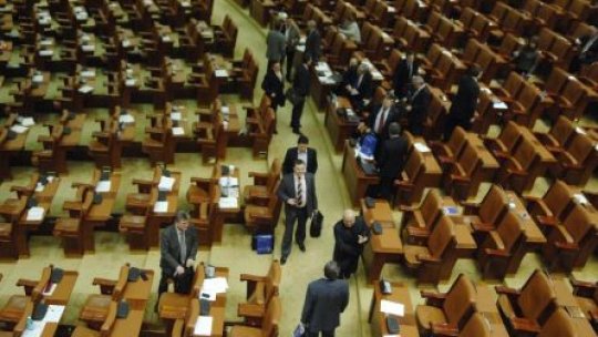 Parlamentul României îşi reia activitatea, sub semnul protestului USL