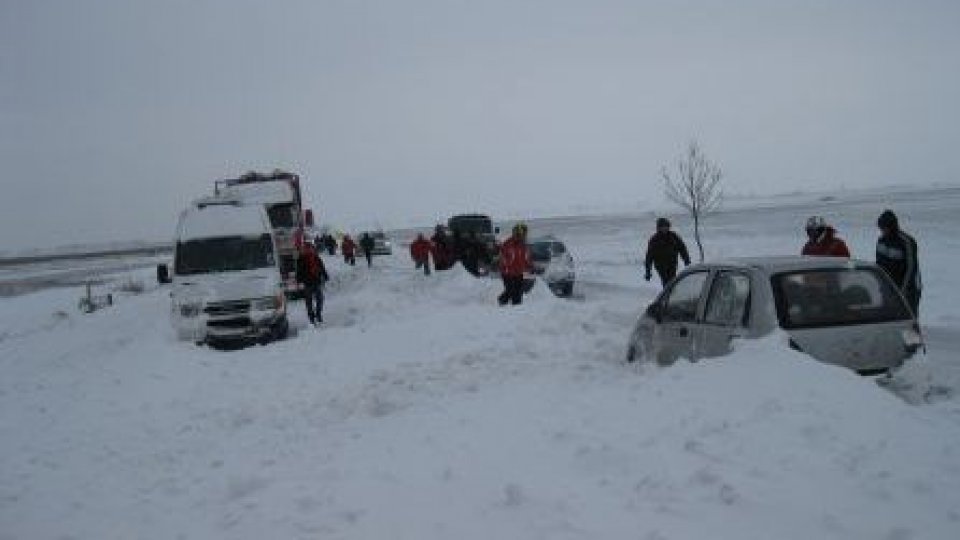 O nouă atenţionare de cod galben şi portocaliu de ninsoare