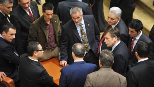 Parlamentarii opoziţiei rămân fără indemnizaţii