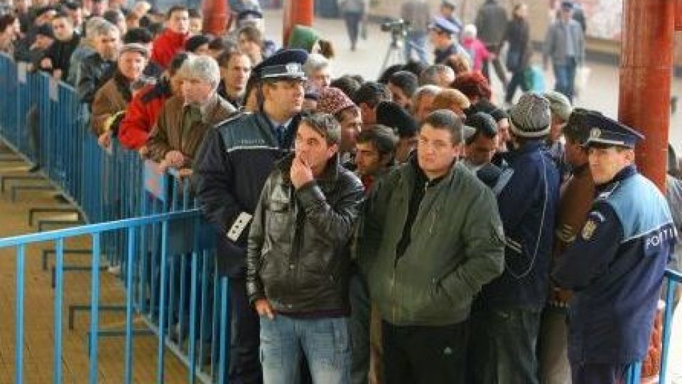 Migraţia românilor înaintea alegerilor. Turism electoral sau simplă coincidenţă?