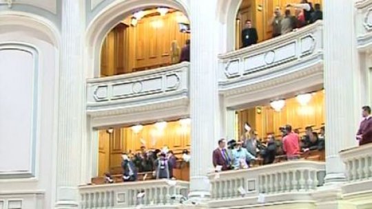 VIDEO Scandările din Parlament, generează noi dispute politice
