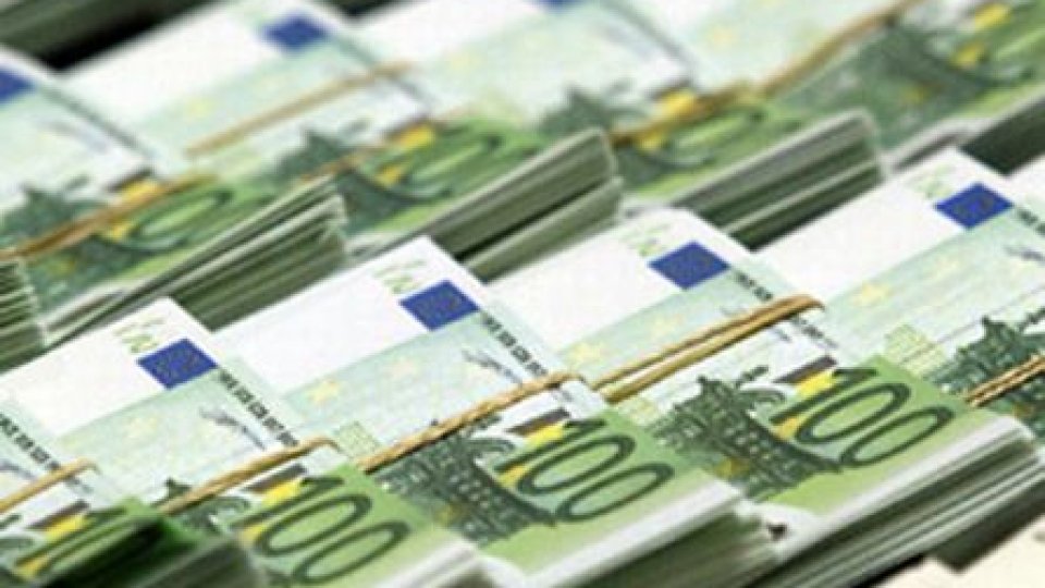 Instituţiile cheltuie zece milarde de euro pe achiziţii publice