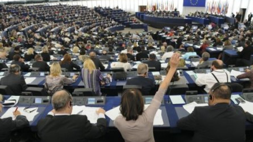 Majoritatea europarlamentarilor români a votat "din greşeală" independenţa Kosovo