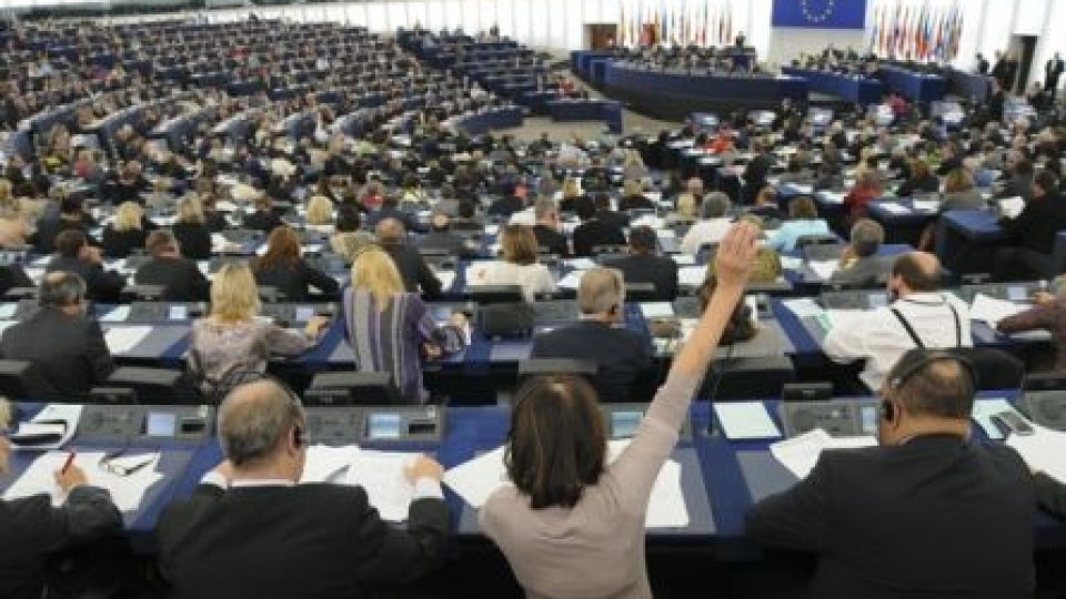 Majoritatea europarlamentarilor români a votat "din greşeală" independenţa Kosovo