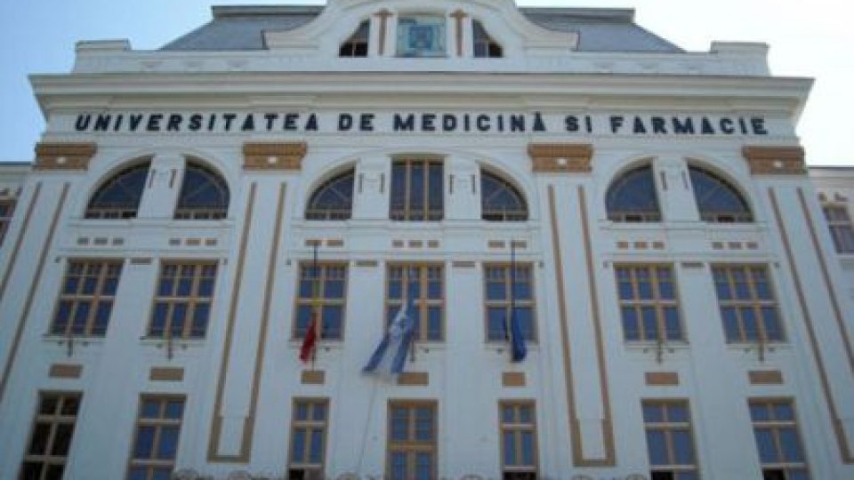 Ministerul Educaţiei, obligat să valideze Carta UMF Târgu-Mureş 